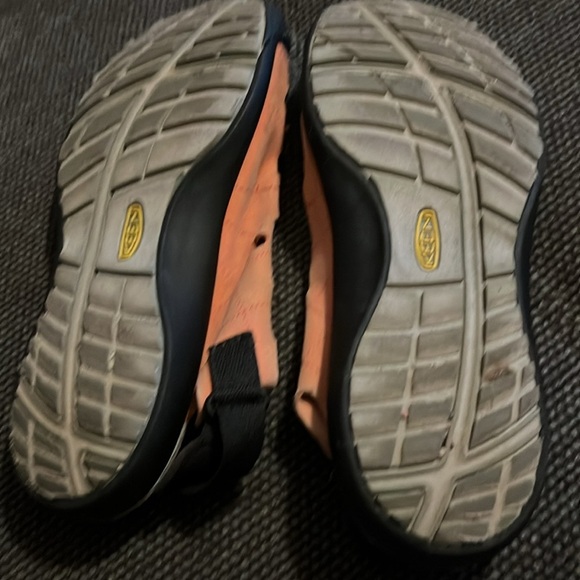Keen Salmon Suede Sandals Sz 8 - Picture 12 of 12